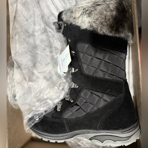 Propet Women's Black Quilted Winter Boots - Picture 2 of 3